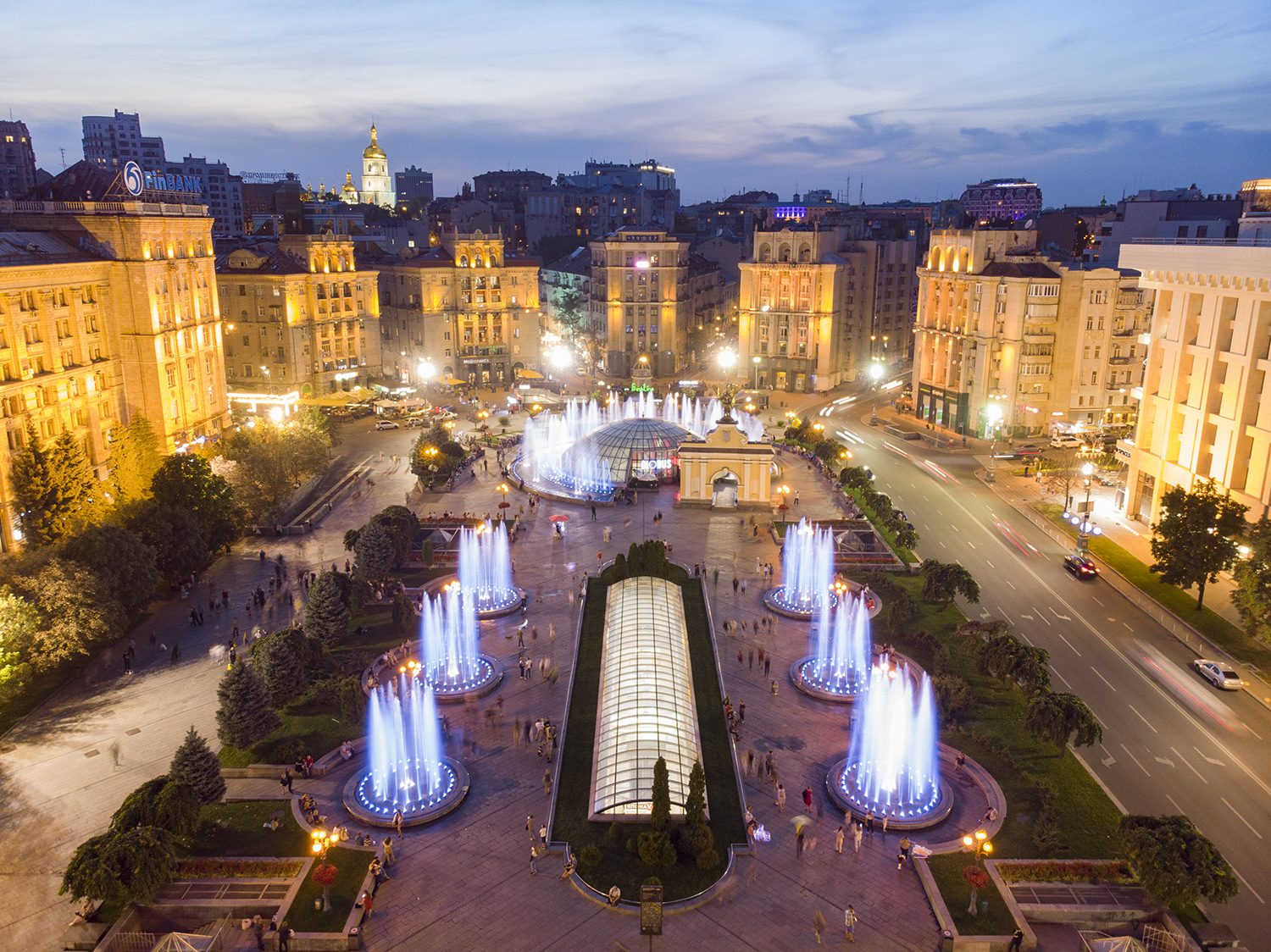 The musical fountain complex operating on Maidan Nezalezhnosti in Kyiv.